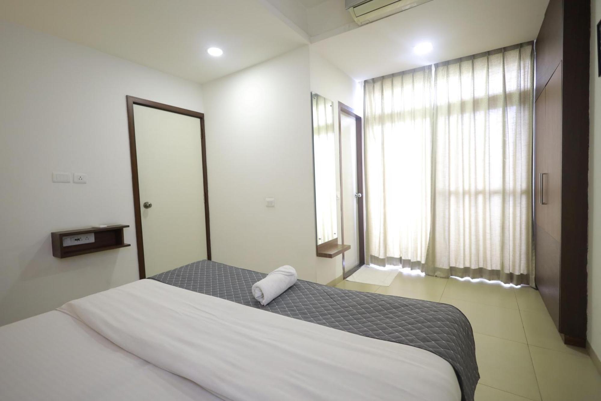 Ixora Suites Bangalore Exterior foto