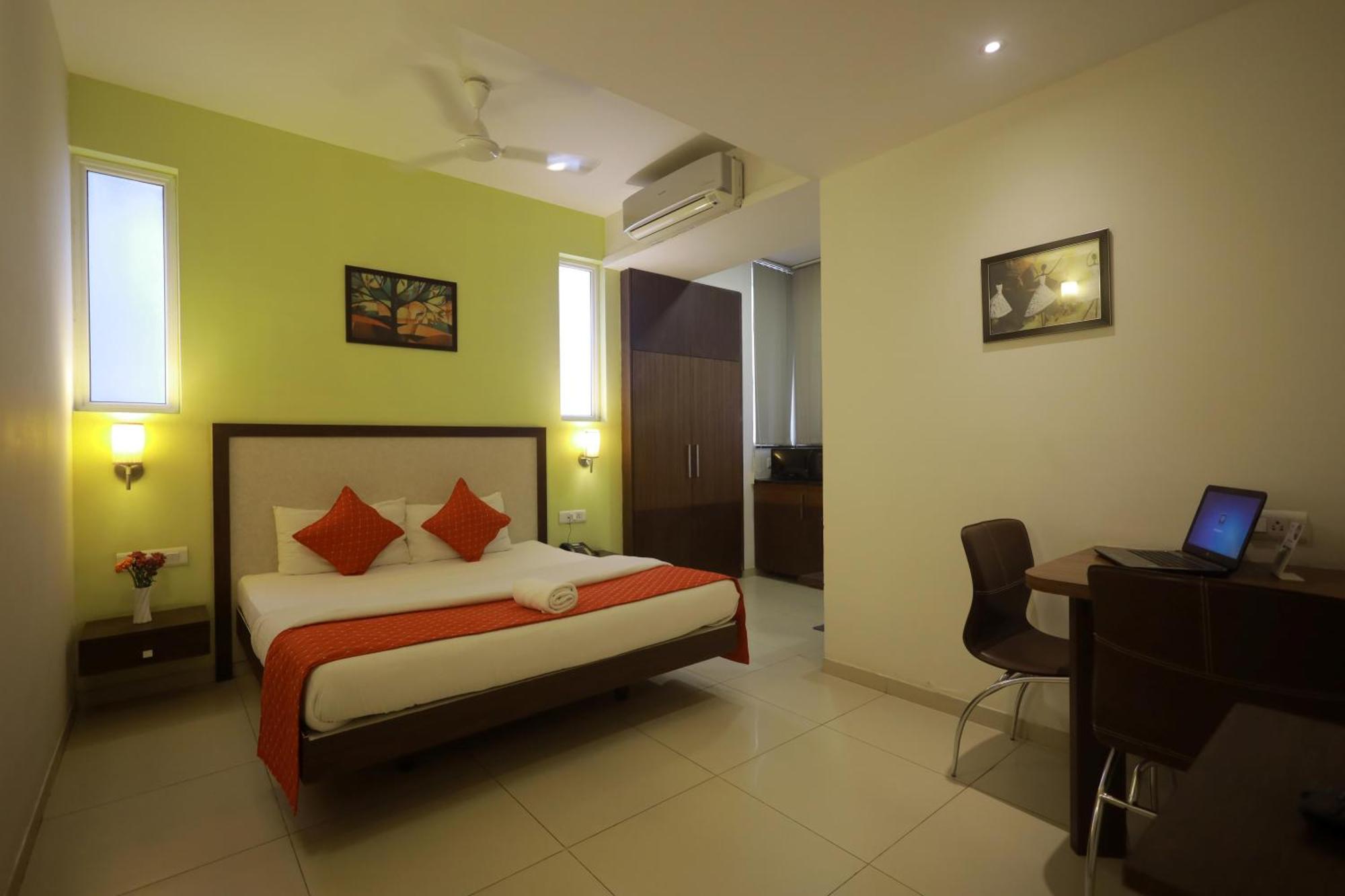 Ixora Suites Bangalore Exterior foto