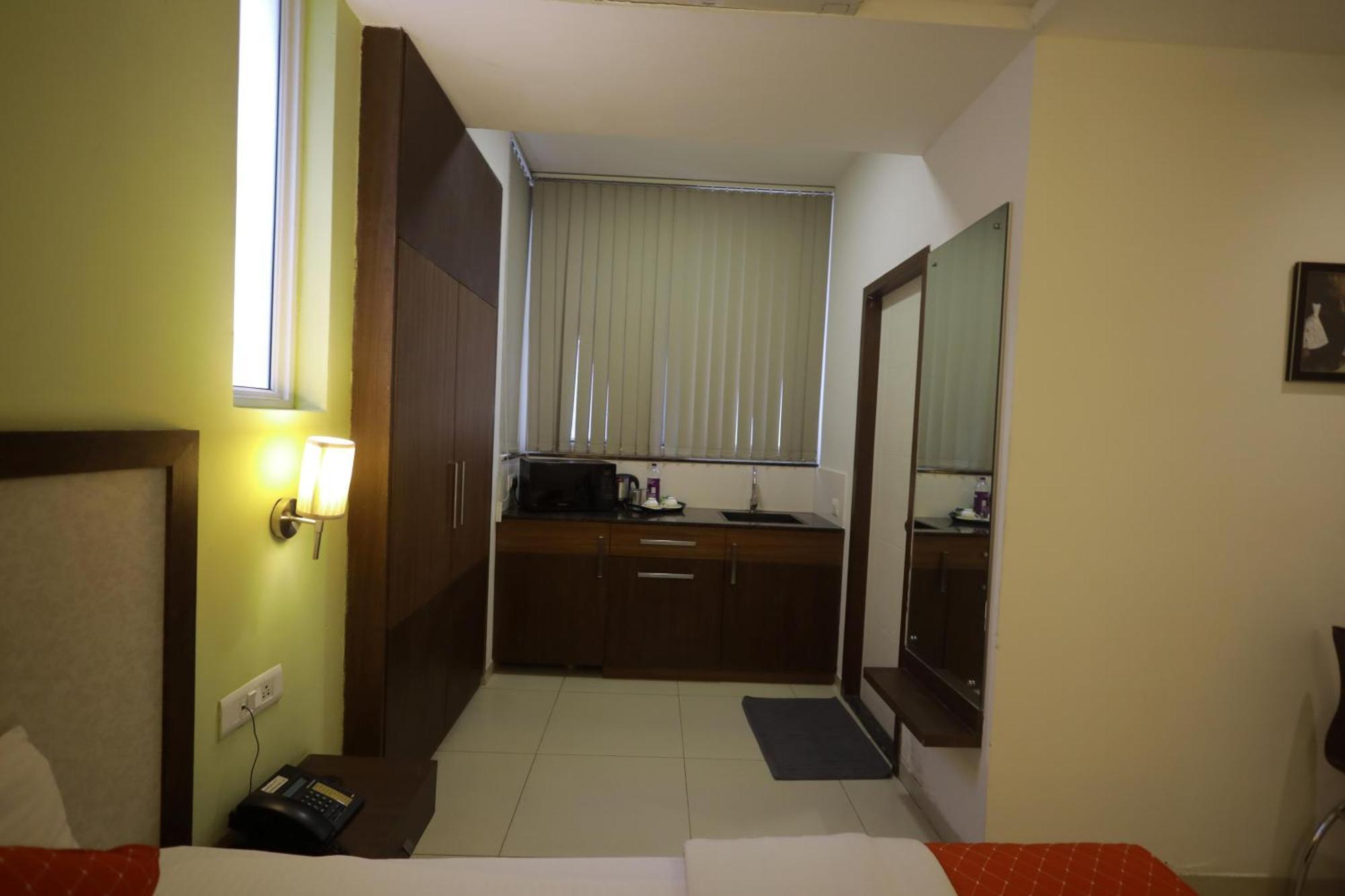 Ixora Suites Bangalore Exterior foto
