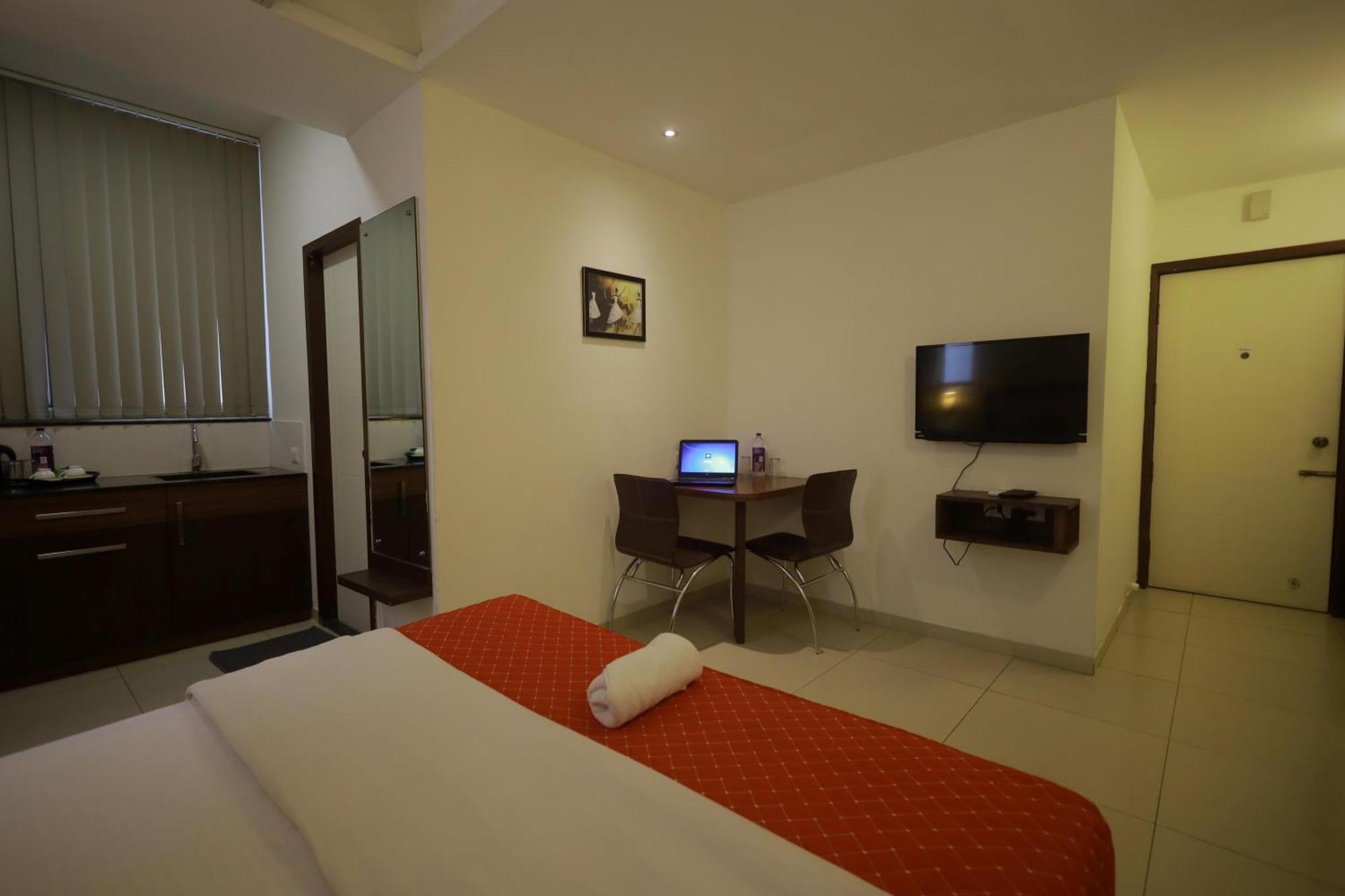 Ixora Suites Bangalore Exterior foto
