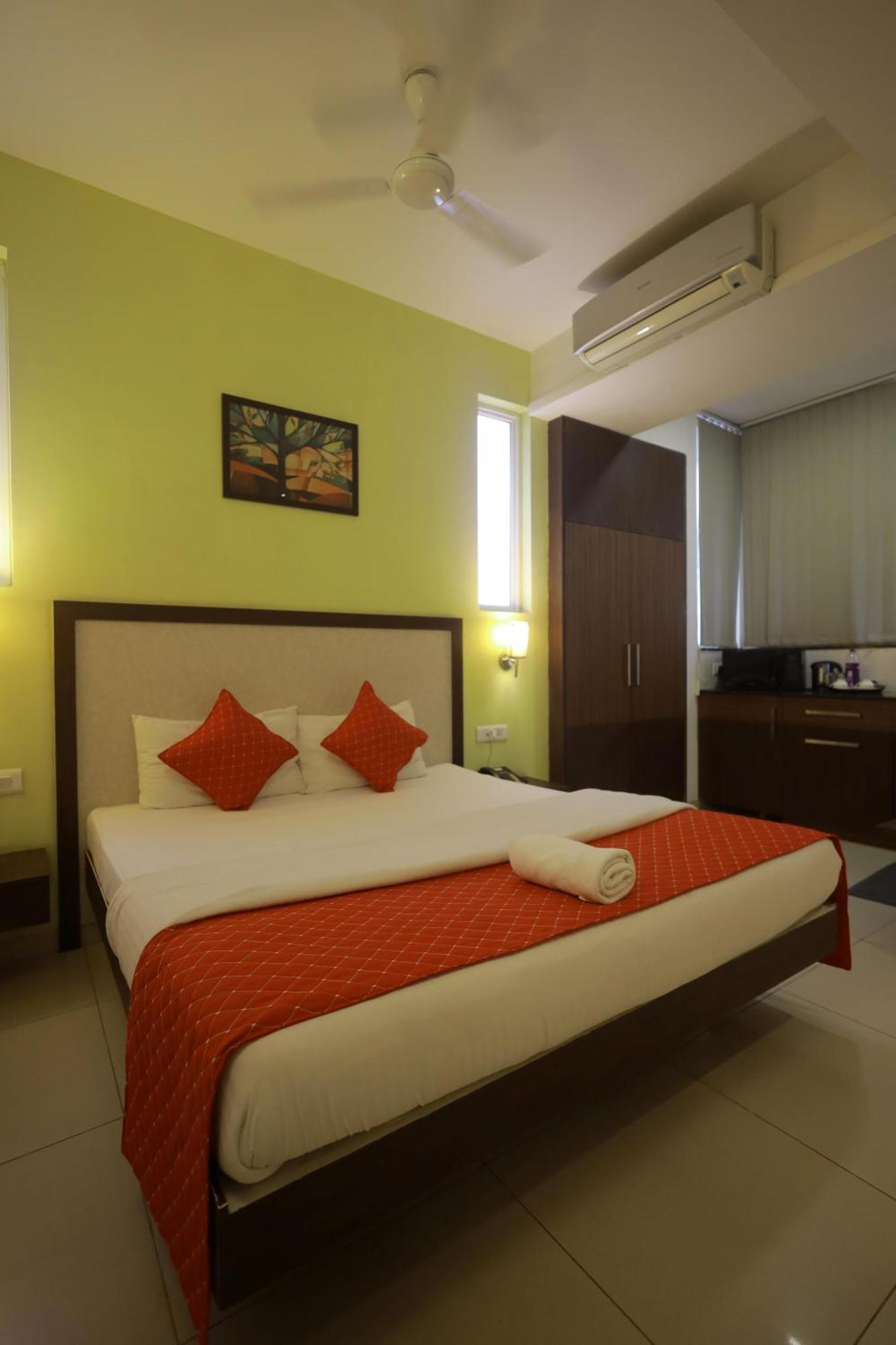 Ixora Suites Bangalore Exterior foto