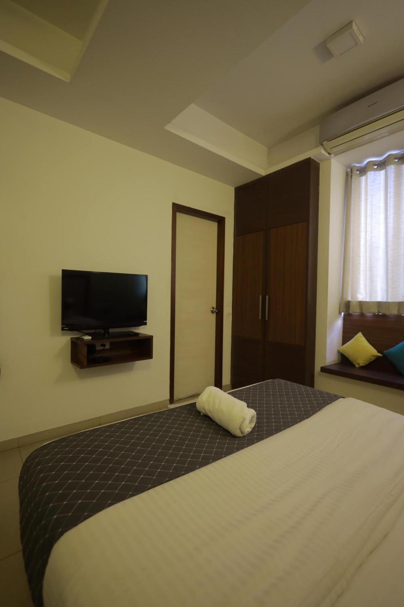Ixora Suites Bangalore Exterior foto