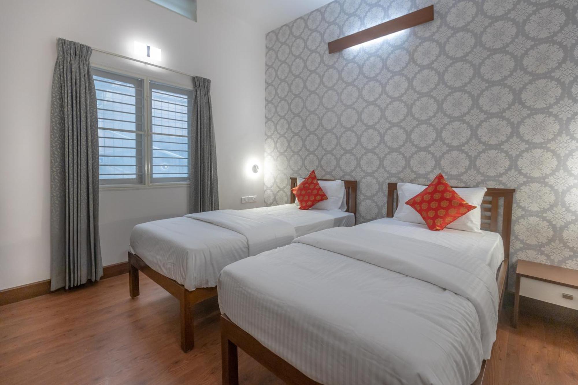 Ixora Suites Bangalore Exterior foto