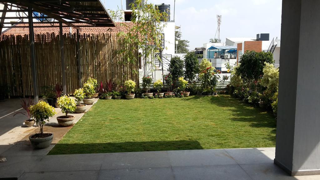 Ixora Suites Bangalore Exterior foto