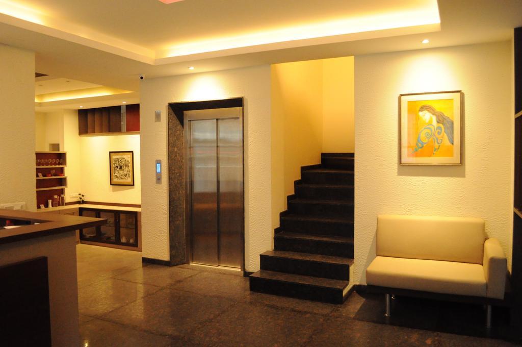 Ixora Suites Bangalore Exterior foto