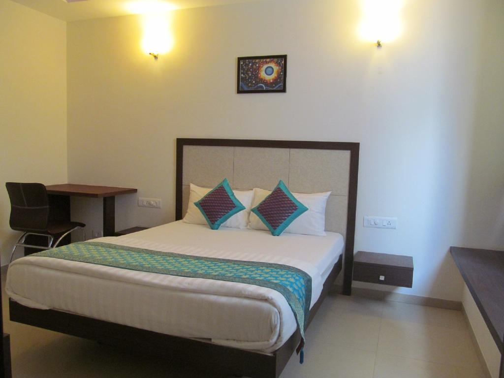 Ixora Suites Bangalore Exterior foto
